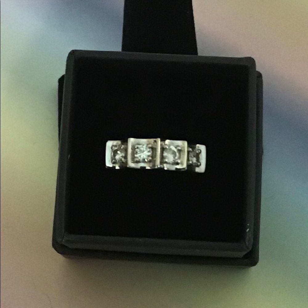 Vintage 14K White‎ Gold Moissanite Band Ring